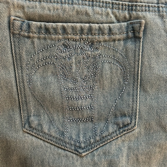 Broken promises Jean shorts - Picture 3 of 3